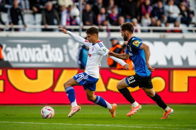 SuperSport HNL, round 15: HNK Hajduk Split v NK Varazdin Luka Hodak of HNK Hajduk Split and Tomislav Duvnjak of NK Varazdin during the SuperSport HNL 2025. 2026. round 15 match between HNK Hajduk Split and NK Varazdin at Poljud Stadium in Split, Croatia on November 29, 2025.  ZvonimirxBarisin PIXSELL