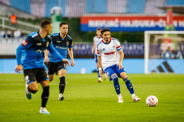 SuperSport HNL, round 15: HNK Hajduk Split v NK Varazdin Aleksa Latkovic of NK Varazdin and Filip Krovinovic of HNK Hajduk Split during the SuperSport HNL 2025. 2026. round 15 match between HNK Hajduk Split and NK Varazdin at Poljud Stadium in Split, Croatia on November 29, 2025.  ZvonimirxBarisin PIXSELL