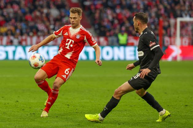 in duel, action, with Joshua Kimmich 6 FC Bayern Muenchen , Mathias Pereira situation 28 FC St Pauli , FC Bayern Muenchen vs FC St Pauli, Football, 1 Bundesliga, 12 Matchday, 29 11 2025 DFB regulations prohibit any use of photographs as image sequences and or quasi video Muenchen Bayern Germany Copyright: xkolbert-press ChristianxKolbertx