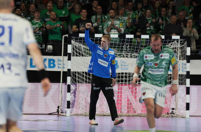 GER HBL season 2025 2026 FÜCHSE Berlin vs TBV Lemgo Lippe, 30 11 25, Max Schmeling Halle, Berlin, Lasse LUDWIG Füchse Berlin 1 cheers after a successful save, fist emotion