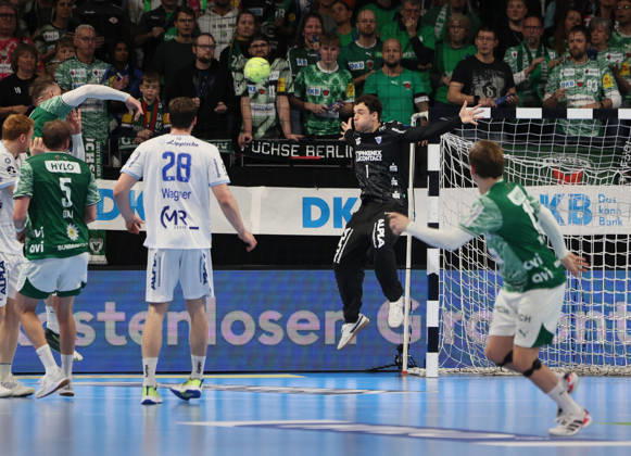GER HBL Season 2025 2026 FÜCHSE Berlin vs TBV Lemgo Lippe, 30 11 25, Max Schmeling Halle, Berlin, Lasse Bredekjaer ANDERSSON Füchse Berlin 11 fails against Constantin MÖSTL TBV Lemgo Lippe 1