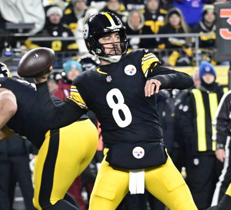 Pittsburgh Steelers quarterback Aaron Rodgers (8) throws in the first quarter against the Buffalo Bills at Acrisure Stadium Sunday, November 30, 2025 in Pittsburgh.  PIT2025113002 ARCHIExCARPENTER