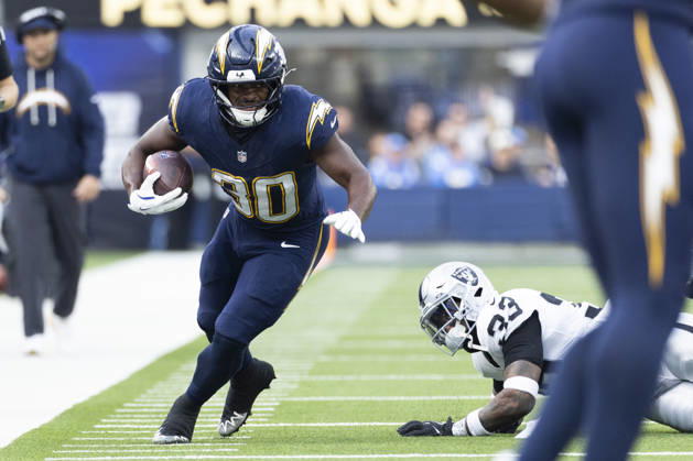 NFL, American Football Herren, USA 2025: Los Angeles Chargers 31:14 Las Vegas Raiders Los Angeles Chargers running back Kimani Vidal 30 scapes a tackle-attempt by Las Vegas Raiders safety Jamal Adams 33 during an NFL football game at SoFi Stadium, Sunday Nov. 30, 2025, in Inglewood, Calif. Los Angeles United States Copyright: xRingoxChiux xSOPAxImagesx 20251130RC.Chargers010