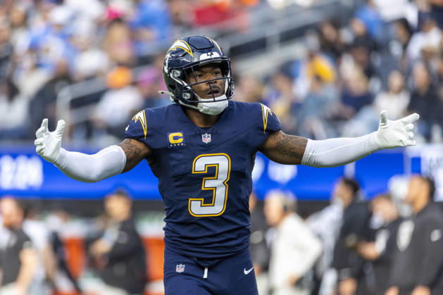 NFL, American Football Herren, USA 2025: Los Angeles Chargers 31:14 Las Vegas Raiders Los Angeles Chargers safety Derwin James Jr. 3 celebrates after an interception against the Las Vegas Raiders during an NFL football game at SoFi Stadium, Sunday Nov. 30, 2025, in Inglewood, Calif. Los Angeles United States Copyright: xRingoxChiux xSOPAxImagesx 20251130RC.Chargers020