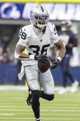 NFL, American Football Herren, USA 2025: Los Angeles Chargers 31:14 Las Vegas Raiders Las Vegas Raiders cornerback Kyu Blu Kelly 36 celebrates after an interception against the Los Angeles Chargers during an NFL football game at SoFi Stadium, Sunday Nov. 30, 2025, in Inglewood, Calif. Los Angeles United States Copyright: xRingoxChiux xSOPAxImagesx 20251130RC.Chargers029