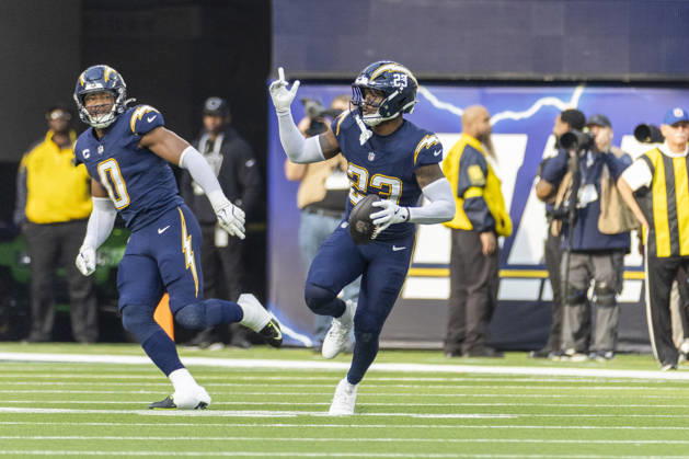 NFL, American Football Herren, USA 2025: Los Angeles Chargers 31:14 Las Vegas Raiders Los Angeles Chargers cornerback Tony Jefferson 23 celebrates after an interception against the Las Vegas Raiders during an NFL football game at SoFi Stadium, Sunday Nov. 30, 2025, in Inglewood, Calif. Los Angeles United States Copyright: xRingoxChiux xSOPAxImagesx 20251130RC.Chargers034