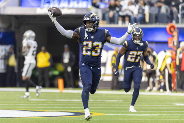 NFL, American Football Herren, USA 2025: Los Angeles Chargers 31:14 Las Vegas Raiders Los Angeles Chargers cornerback Tony Jefferson 23 celebrates after an interception against the Las Vegas Raiders during an NFL football game at SoFi Stadium, Sunday Nov. 30, 2025, in Inglewood, Calif. Los Angeles United States Copyright: xRingoxChiux xSOPAxImagesx 20251130RC.Chargers035