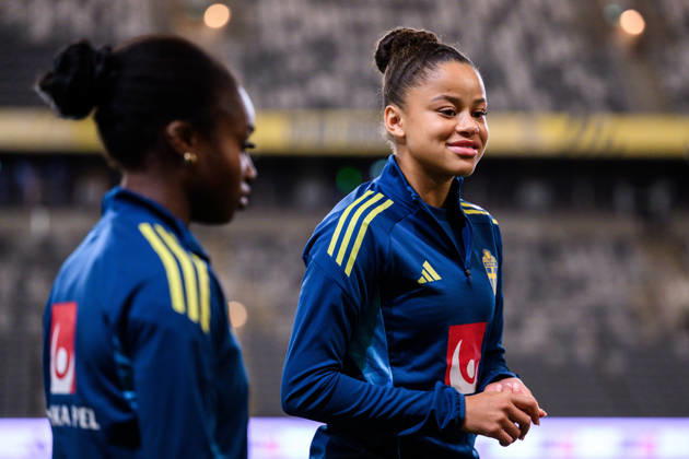 251201 Monica Jusu Bah and Felicia Schröder of the Swedish women s national football team at a training session on December 1, 2025 in Stockholm Photo Jesper Zerman BILDBYRAN kod JZ JZ0652 fotboll football soccer fotball nations league uefa womens nations league träning practice training sverige sweden dam bbeng Copyright: JESPERxZERMAN BB251201JZ011