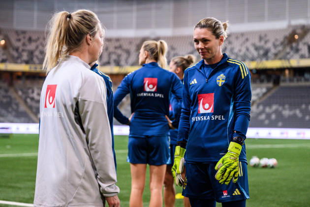 251201 goalkeeper Jennifer Falk of the Swedish women s national football team at a training session on December 1, 2025 in Stockholm Photo Jesper Zerman BILDBYRAN kod JZ JZ0652 fotboll football soccer fotball nations league uefa womens nations league träning practice training sverige sweden dam bbeng  Copyright: JESPERxZERMAN BB251201JZ012