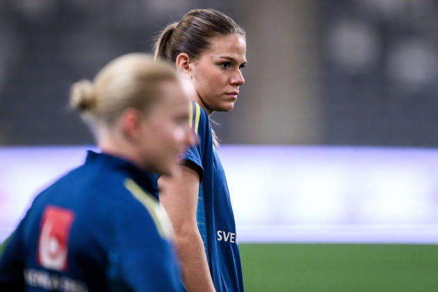 251201 Bella Andersson of the Swedish women s national football team at a training session on December 1, 2025 in Stockholm Photo Jesper Zerman BILDBYRAN kod JZ JZ0652 fotboll football soccer fotball nations league uefa womens nations league träning practice training sverige sweden dam bbeng  Copyright: JESPERxZERMAN BB251201JZ033