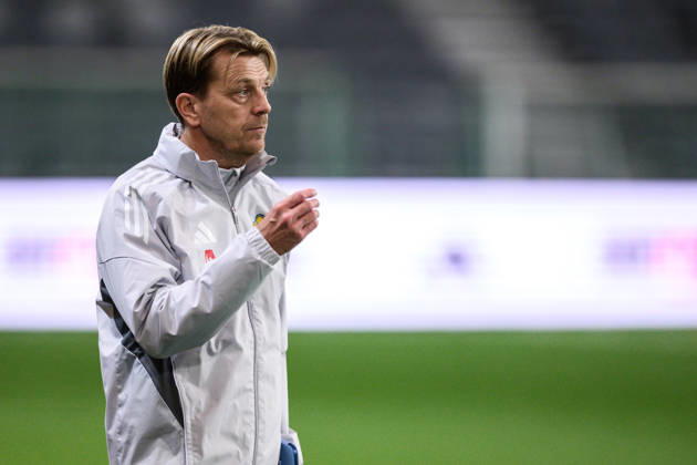 251201 Head coach Tony Gustavsson of the Swedish women s national football team at a training session on December 1, 2025 in Stockholm Photo Jesper Zerman BILDBYRAN kod JZ JZ0652 fotboll football soccer fotball nations league uefa womens nations league träning practice training sverige sweden dam bbeng Copyright: JESPERxZERMAN BB251201JZ045