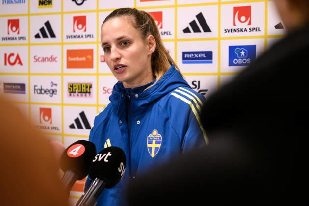 251201 Nathalie Björn of the Swedish women s national football team in the mixed zone after a training session on December 1, 2025 in Stockholm Photo Jesper Zerman BILDBYRAN kod JZ JZ0652 fotboll football soccer fotball nations league uefa womens nations league träning practice training sverige sweden dam bbeng Copyright: JESPERxZERMAN BB251201JZ046