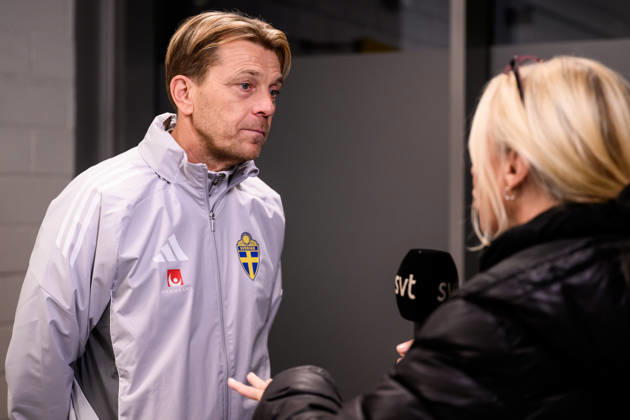 251201 Head coach Tony Gustavsson of the Swedish women s national football team in the mixed zone after a training session on December 1, 2025 in Stockholm Photo Jesper Zerman BILDBYRAN kod JZ JZ0652 fotboll football soccer fotball nations league uefa womens nations league träning practice training sverige sweden dam bbeng Copyright: JESPERxZERMAN BB251201JZ048