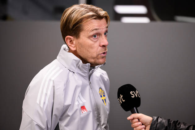251201 Head coach Tony Gustavsson of the Swedish women s national football team in the mixed zone after a training session on December 1, 2025 in Stockholm Photo Jesper Zerman BILDBYRAN kod JZ JZ0652 fotboll football soccer fotball nations league uefa womens nations league träning practice training sverige sweden dam bbeng Copyright: JESPERxZERMAN BB251201JZ049