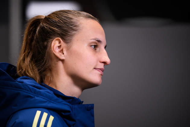 251201 Nathalie Björn of the Swedish women s national football team in the mixed zone after a training session on December 1, 2025 in Stockholm Photo Jesper Zerman BILDBYRAN kod JZ JZ0652 fotboll football soccer fotball nations league uefa womens nations league träning practice training sverige sweden dam bbeng Copyright: JESPERxZERMAN BB251201JZ057