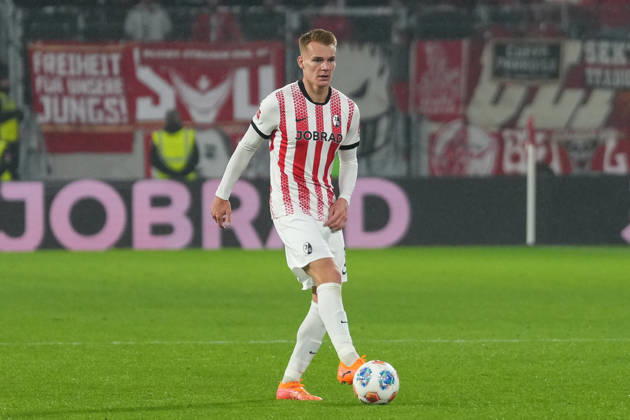 Philipp Lienhart SC Freiburg, 03 on the ball , Germany, Soccer, 1 Bundesliga, Matchday 12, 2025 2026, SC Freiburg vs 1 FSV Mainz 05, 30 11 2025, Europa Park Stadion, Freiburg, Germany DFL REGULATIONS PROHIBIT ANY USE OF PHOTOGRAPHS AS IMAGE SEQUENCES AND OR QUASI VIDEO Freiburg Europa Park Stadion Baden Württemberg Germany Copyright: xArnexAmbergx