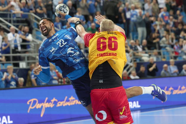 Plock 04.12.2025 Liga mistrzow pilka reczna mezczyzn faza grupowa sezon 2025 26 --- Group Chase mens handball EHF Champions League Orlen Wisla Plock - GOG Handbold Melvyn Richardson Anton Lindskog Fot. Marcin Solarz FotoPyK NEWSPIX.PL --- newspix.pl