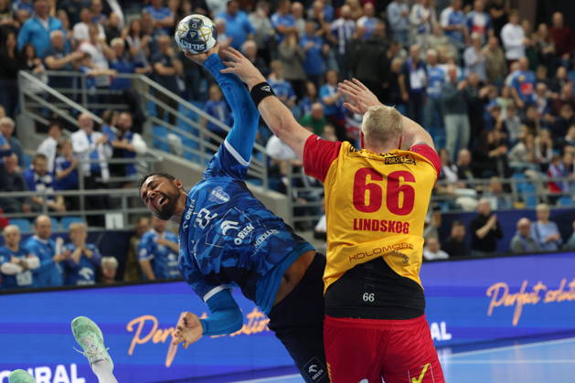 Plock 04.12.2025 Liga mistrzow pilka reczna mezczyzn faza grupowa sezon 2025 26 --- Group Chase mens handball EHF Champions League Orlen Wisla Plock - GOG Handbold Melvyn Richardson Fot. Marcin Solarz FotoPyK NEWSPIX.PL --- newspix.pl