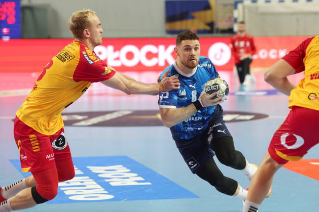 Plock 04.12.2025 Liga mistrzow pilka reczna mezczyzn faza grupowa sezon 2025 26 --- Group Chase mens handball EHF Champions League Orlen Wisla Plock - GOG Handbold Lasse Balstad Mitja Janc Fot. Marcin Solarz FotoPyK NEWSPIX.PL --- newspix.pl