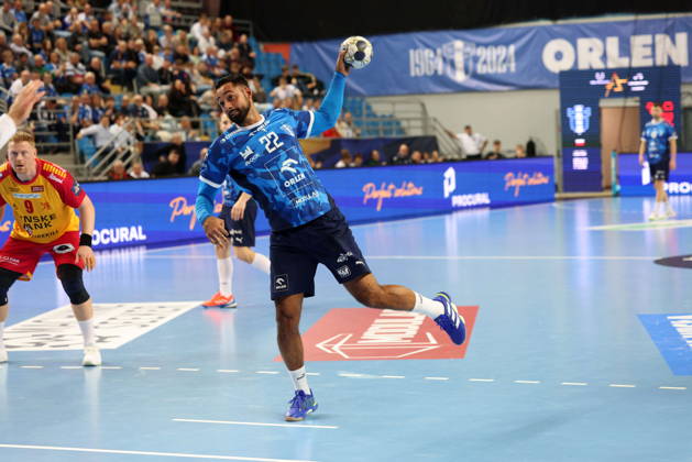 Plock 04.12.2025 Liga mistrzow pilka reczna mezczyzn faza grupowa sezon 2025 26 --- Group Chase mens handball EHF Champions League Orlen Wisla Plock - GOG Handbold Melvyn Richardson rzut karny Fot. Marcin Solarz FotoPyK NEWSPIX.PL --- newspix.pl
