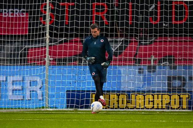 Eredivisie: Excelsior Rotterdam v FC Groningen Rotterdam - Goalkeeper Stijn van Gassel of SBV Excelsior Rotterdam during the fifteenth competition round of the 2025 2026 Eredivisie season. The match is set between Excelsior Rotterdam and FC Groningen at Stadion Woudestein on 5 December 2025 in Rotterdam, The Netherlands. (VK Sportphoto Danny de Groot) Copyright: xDannyxdexGrootx