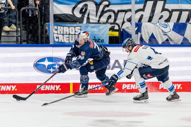 Fight for the puck duel between Philipp Krening EHC Red Bull Muenchen, 79 and Morgan Ellis ERC Ingolstadt, 4 GER, EHC Red Bull Muenchen vs ERC Ingolstadt, Ice Hockey, DEL, 25 Matchday, Season 2025 2026, 05 12 2025 GER, EHC Red Bull Muenchen vs ERC Ingolstadt, Ice Hockey, DEL, 25 Matchday, Season 2025 2026, 05 12 2025 Muenchen Copyright: xEibner-Pressefoto HeikexFeinerx EP_HFR