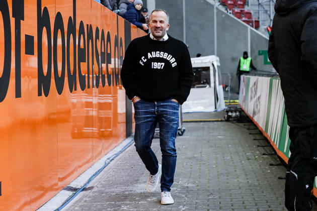 Manuel Baum FC Augsburg, Head Coach GER, FC Augsburg vs Bayer 04 Leverkusen, 1 Bundesliga Soccer, Matchday 13, Season 2025 2026, 06 12 2025 DFB DFL REGULATIONS PROHIBIT ANY USE OF PHOTOGRAPHS AS IMAGE SEQUENCES AND OR QUASI VIDEO GER, FC Augsburg vs Bayer 04 Leverkusen, 1 Bundesliga Soccer, Matchday 13, Season 2025 2026, 06 12 2025 Augsburg Copyright: xEibner-Pressefoto RogerxBuerkex EP_RBE