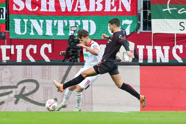 in duel, action, with Robin Fellhauer 19 FC Augsburg , Martin Terrier 11 Bayer 04 Leverkusen , FC Augsburg vs Bayer 04 Leverkusen, Football, 1 Bundesliga, 13 Matchday, 06 12 2025 DFB regulations prohibit any use of photographs as image sequences and or quasi video Augsburg Bayern Germany Copyright: xkolbert-press ChristianxKolbertx