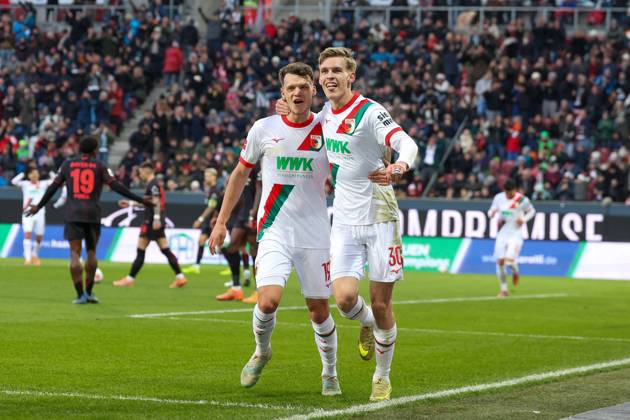 Goal celebration by Robin Fellhauer 19 FC Augsburg , Anton Kade 30 FC Augsburg to 2 0, FC Augsburg vs Bayer 04 Leverkusen, Soccer, 1 Bundesliga, 13 Matchday, 06 12 2025 DFB regulations prohibit any use of photographs as image sequences and or quasi video Augsburg Bayern Germany Copyright: xkolbert-press ChristianxKolbertx