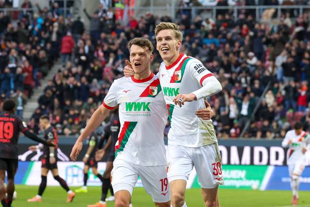 Goal celebration by Robin Fellhauer 19 FC Augsburg , Anton Kade 30 FC Augsburg to 2 0, FC Augsburg vs Bayer 04 Leverkusen, Soccer, 1 Bundesliga, 13 Matchday, 06 12 2025 DFB regulations prohibit any use of photographs as image sequences and or quasi video Augsburg Bayern Germany Copyright: xkolbert-press ChristianxKolbertx