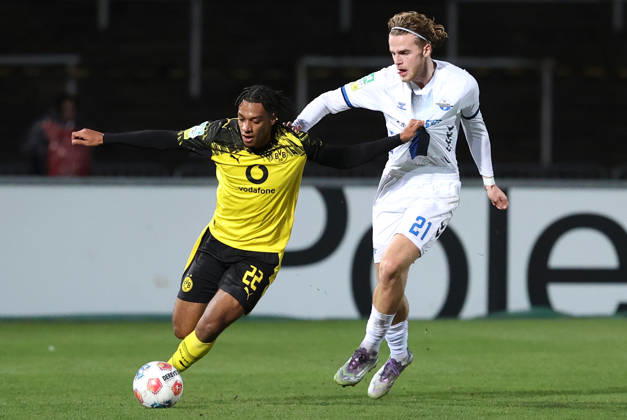 Saturday 06 12 2025, Season 2025 26, Regionalliga West, Matchday 18 at Stadion Rote Erde Dortmund, BVB Borussia Dortmund II SC Paderborn U23, Filippo Calixte Mane BVB II v Travis de Jong SCP , v l