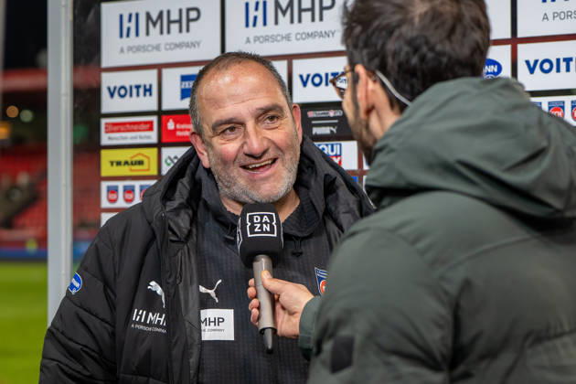 Frank Schmidt FC Heidenheim, Head Coach , Joy after the victory, Interview, GER, 1 FC Heidenheim 1846 vs SC Freiburg, Football, 1 Bundesliga, Matchday 13, Season 2025 2026, 06 12 2025, DFL REGULATES PROHIBIT ANY USE OF PHOTOGRAPHS AS IMAGE SEQUENCES AND OR QUASI VIDEO, GER, 1 FC Heidenheim 1846 vs SC Freiburg, Football, 1 Bundesliga, Matchday 13, Season 2025 2026, 06 12 2025, Heidenheim Copyright: xEibner-Pressefoto EdwardxCheungx EP_ECG