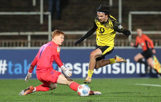 Saturday 06 12 2025, Season 2025 26, Regionalliga West, Matchday 18 at Stadion Rote Erde Dortmund, BVB Borussia Dortmund II SC Paderborn U23, Scene for 1 0 Florian Pruhs Goalkeeper, SCP vs Babis Charalampos Drakas BVB II , v l