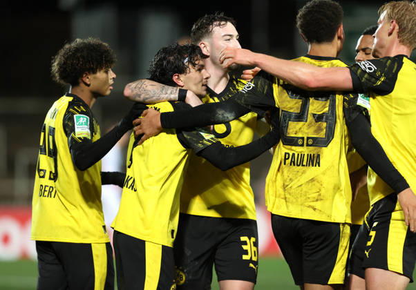 Saturday 06 12 2025, Season 2025 26, Regionalliga West, Matchday 18 at Stadion Rote Erde Dortmund, BVB Borussia Dortmund II SC Paderborn U23, Dortmund goal celebration to 1 0 Mathis Albert BVB II , Babis Charalampos Drakas BVB II , Tony Reitz BVB II , Jordi Leander Paulina BVB II , Ben Vincent Hüning BVB II , f l