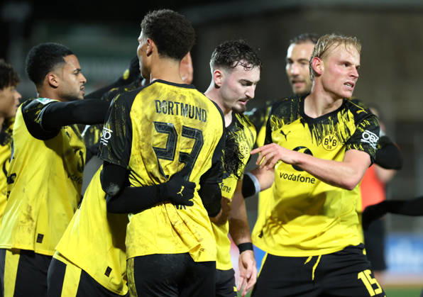 Saturday 06 12 2025, Season 2025 26, Regionalliga West, Matchday 18 at Stadion Rote Erde Dortmund, BVB Borussia Dortmund II SC Paderborn U23, Dortmund goal celebration to 1 0 Almugera Raouf Mohammed Kabar BVB II , Babis Charalampos Drakas BVB II , Jordi Leander Paulina BVB II , Tony Reitz BVB II , Michael Eberwein BVB II and Ben Vincent Hüning BVB II , f l