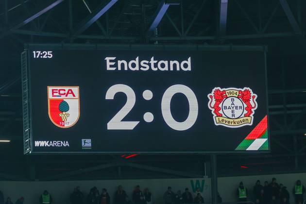 Final score on the scoreboard 2 0, FC Augsburg vs Bayer 04 Leverkusen, Football, 1 Bundesliga, 13 Matchday, 06 12 2025 DFB regulations prohibit any use of photographs as image sequences and or quasi video Augsburg Bayern Germany Copyright: xkolbert-press ChristianxKolbertx