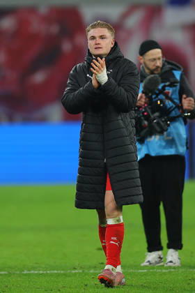 RB Leipzig Frankfurt Bundesliga Leipzig, 06 12 2025, Red Bull Arena, Football, Men, Season 2025 2026, 1 Bundesliga, Matchday 13, RB Leipzig Eintracht Frankfurt 6 0 2 0 , In the picture Conrad Harder 11, RB Leipzig ,