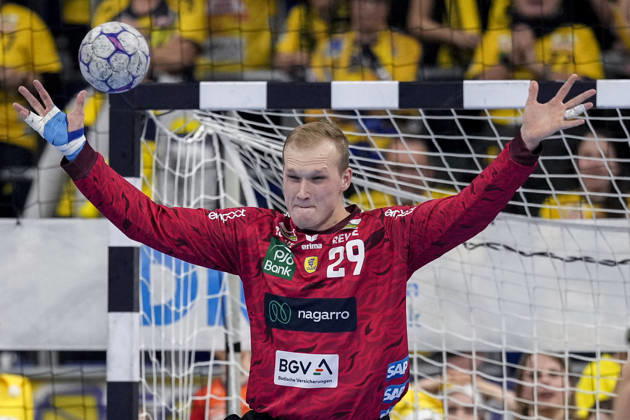 David Späth Goalkeeper, RNL, 29 , single picture, single photo, action, action, 06 12 2025, Mannheim Germany , Handball, Bundesliga, Rhein Neckar Löwen HC Erlangen xozx