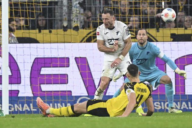 Nico Schlotterbeck Dortmund 4 scores the goal to 2 0 07 12 2025 Soccer Borussia Dortmund vs TSG Hoffenheim, Signal Iduna Park, Dortmund, DFB DFL REGULATIONS PROHIBIT ANY USE OF PHOTOGRAPHS AS IMAGE SEQUENCES AND OR QUASI VIDEO Copyright: xpepphotox xHorstxMauelshagenx pep00321, pep_20251207_hm_230255