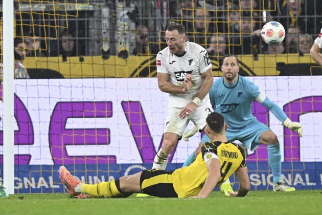 Nico Schlotterbeck Dortmund 4 scores the goal to 2 0 07 12 2025 Soccer Borussia Dortmund vs TSG Hoffenheim, Signal Iduna Park, Dortmund, DFB DFL REGULATIONS PROHIBIT ANY USE OF PHOTOGRAPHS AS IMAGE SEQUENCES AND OR QUASI VIDEO Copyright: xpepphotox xHorstxMauelshagenx pep00321, pep_20251207_hm_230255