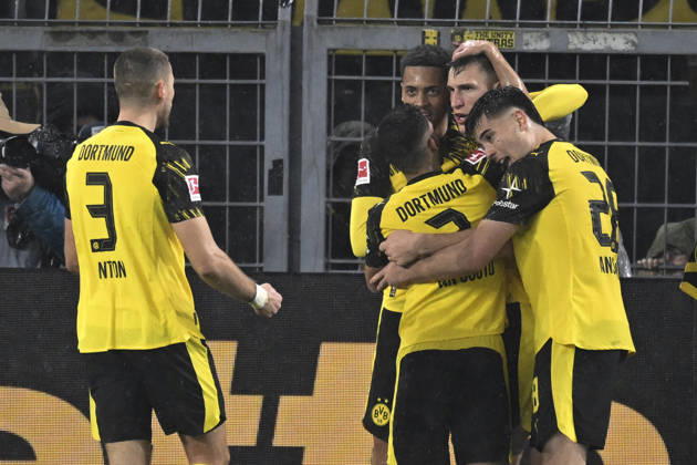 Nico Schlotterbeck Dortmund 4 cheers after scoring 2 0 mi the team 07 12 2025 Soccer Borussia Dortmund vs TSG Hoffenheim, Signal Iduna Park, Dortmund, DFB DFL REGULATIONS PROHIBIT ANY USE OF PHOTOGRAPHS AS IMAGE SEQUENCES AND OR QUASI VIDEO Copyright: xpepphotox xHorstxMauelshagenx pep00321, pep_20251207_hm_230343