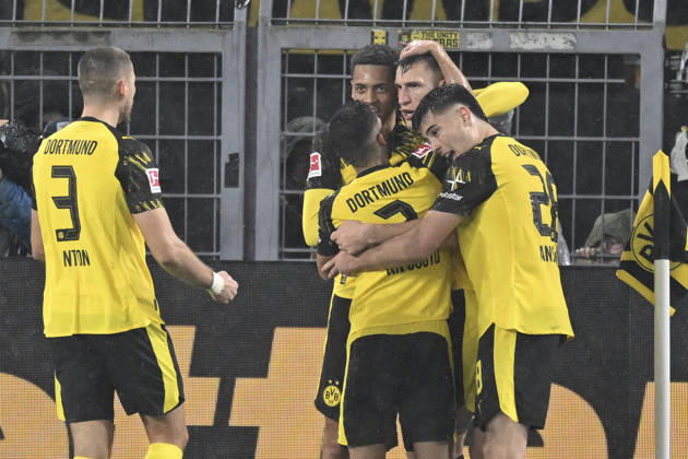 Nico Schlotterbeck Dortmund 4 cheers after scoring 2 0 mi the team 07 12 2025 Soccer Borussia Dortmund vs TSG Hoffenheim, Signal Iduna Park, Dortmund, DFB DFL REGULATIONS PROHIBIT ANY USE OF PHOTOGRAPHS AS IMAGE SEQUENCES AND OR QUASI VIDEO Copyright: xpepphotox xHorstxMauelshagenx pep00321, pep_20251207_hm_230343