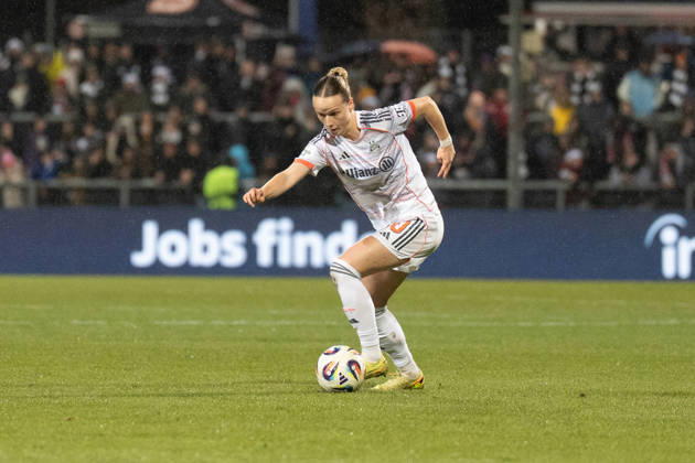 07 12 2025, xhfmx, Soccer Google Pixel Women Bundesliga, Eintracht Frankfurt FC Bayern Franziska Kett FC Bayern Munich, 20 DFL DFB REGULATIONS PROHIBIT ANY USE OF PHOTOGRAPHS as IMAGE SEQUENCES and or QUASI VIDEO Frankfurt am Main