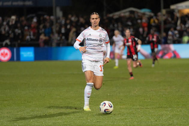 07 12 2025, xhfmx, Soccer Google Pixel Women Bundesliga, Eintracht Frankfurt FC Bayern Klara Bühl FC Bayern München, 17 DFL DFB REGULATIONS PROHIBIT ANY USE OF PHOTOGRAPHS as IMAGE SEQUENCES and or QUASI VIDEO Frankfurt am Main