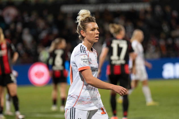 07 12 2025, xhfmx, Soccer Google Pixel Women Bundesliga, Eintracht Frankfurt FC Bayern Linda Dallmann FC Bayern Munich, 10 DFL DFB REGULATIONS PROHIBIT ANY USE OF PHOTOGRAPHS as IMAGE SEQUENCES and or QUASI VIDEO Frankfurt am Main