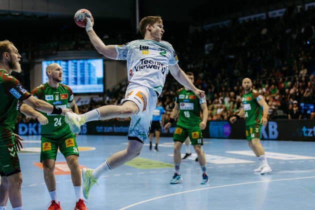 Oskar NEUDECK FRISCH AUF Goeppingen, 02 scores a goal, Action, Goal throw SC Magdeburg SCM vs FRISCH AUF Goeppingen FAG , Handball, Men, Daikin Handball Bundesliga HBL , Matchday 15, Season 2025 2026, 07 12 2025 SC Magdeburg SCM vs FRISCH AUF Goeppingen FAG , Handball, Men, Daikin Handball Bundesliga HBL , Matchday 15, Season 2025 2026, 07 12 2025 Magdeburg Copyright: xEibnerxPressefoto OliverxSchmidtx EP_OST