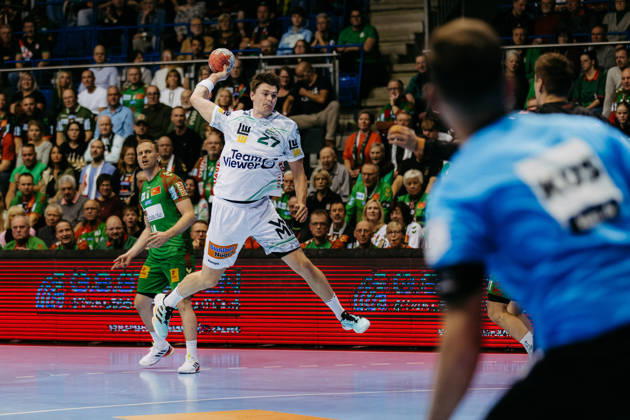 Oskar SUNNEFELDT FRISCH AUF Goeppingen, 27 scores a goal, Action, Goal throw SC Magdeburg SCM vs FRISCH AUF Goeppingen FAG , Handball, Men, Daikin Handball Bundesliga HBL , Matchday 15, Season 2025 2026, 07 12 2025 SC Magdeburg SCM vs FRISCH AUF Goeppingen FAG , Handball, Men, Daikin Handball Bundesliga HBL , Matchday 15, Season 2025 2026, 07 12 2025 Magdeburg Copyright: xEibnerxPressefoto OliverxSchmidtx EP_OST