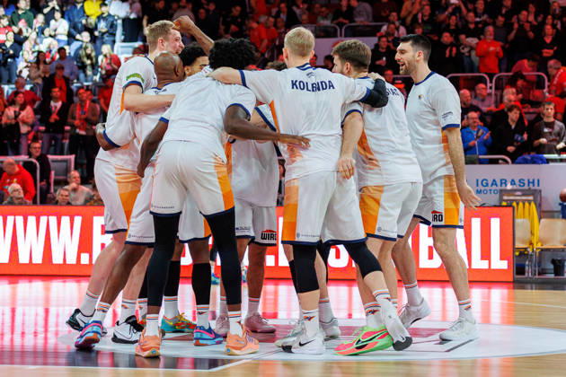 Team, squad, cheers, jubilation, positive emotions, positive emotion, BMA365 Bamberg Baskets vs Rostock Seawolves, Basketball, easyCredit BBL, Matchday 9, 08 12 2025 BMA365 Bamberg Baskets vs Rostock Seawolves, Basketball, easyCredit BBL, Matchday 9, 08 12 2025 Bamberg Copyright: xEibner-Pressefoto G.xSantemizx EP_EER