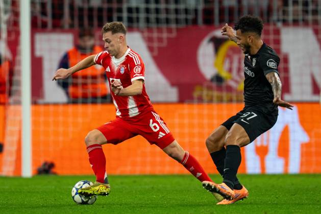 in duel, action, with Joshua Kimmich 6 FC Bayern Muenchen , Luis Suarez 97 Sporting Lisbon , FC Bayern Muenchen vs Sporting Lisbon, Soccer, Champions League, Matchday 6, 09 12 2025 Muenchen Bayern Germany Copyright: xkolbert-press MarcxMarasescux