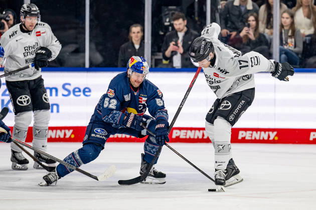Fight for the puck duel between Patrick Hager EHC Red Bull Muenchen, 52 and Jan Luca Sennhenn Koelner Haie, 17 GER, EHC Red Bull Muenchen vs Koelner Haie, Ice Hockey, DEL, Matchday 27, Season 2025 2026, 10 12 2025 GER, EHC Red Bull Muenchen vs Koelner Haie, Ice Hockey, DEL, Matchday 27, Season 2025 2026, 10 12 2025 Muenchen Copyright: xEibner-Pressefoto HeikexFeinerx EP_HFR